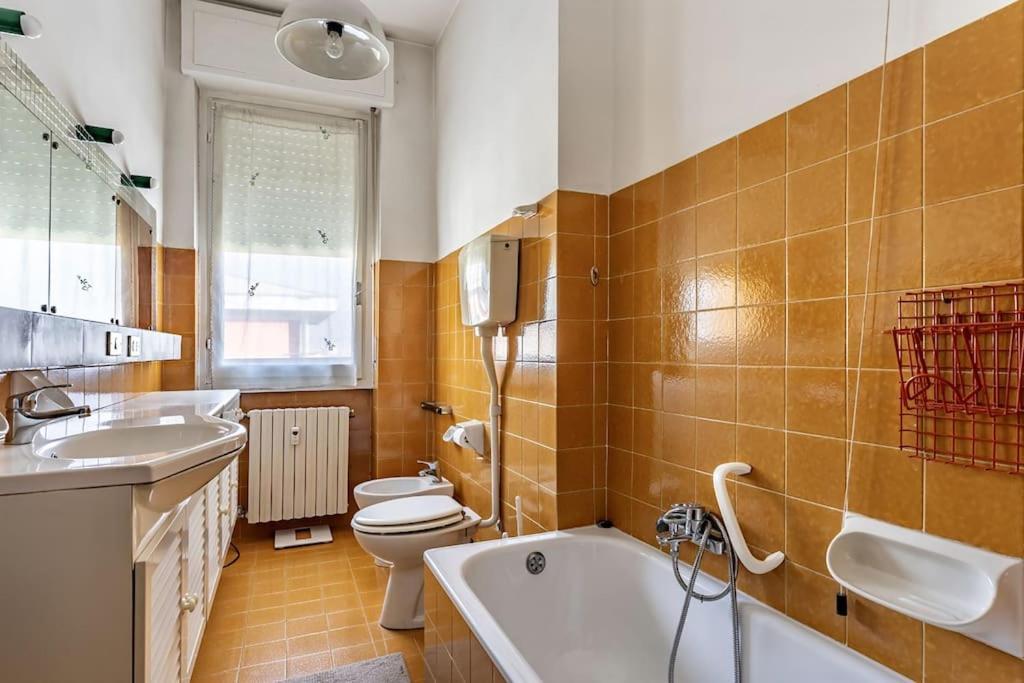 Attico Montiglio - Panorama-Wifi Lägenhet Collebeato Exteriör bild